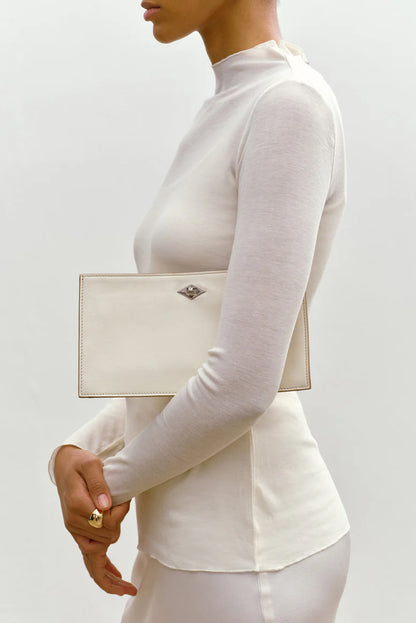 Clutch Ease 28 in White SandMétier - Anita Hass