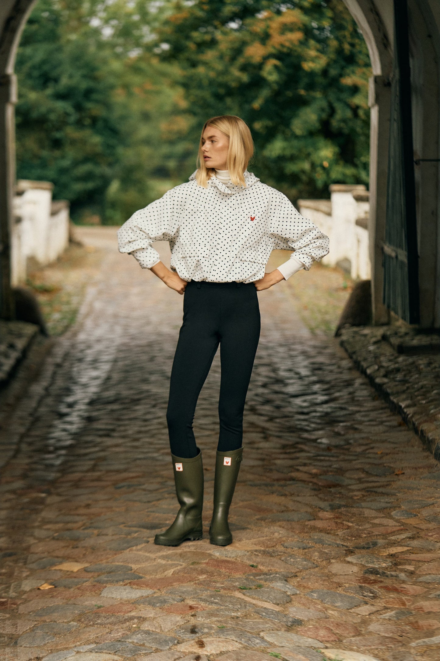 Hose Valley in SchwarzAnita Hass - Anita Hass