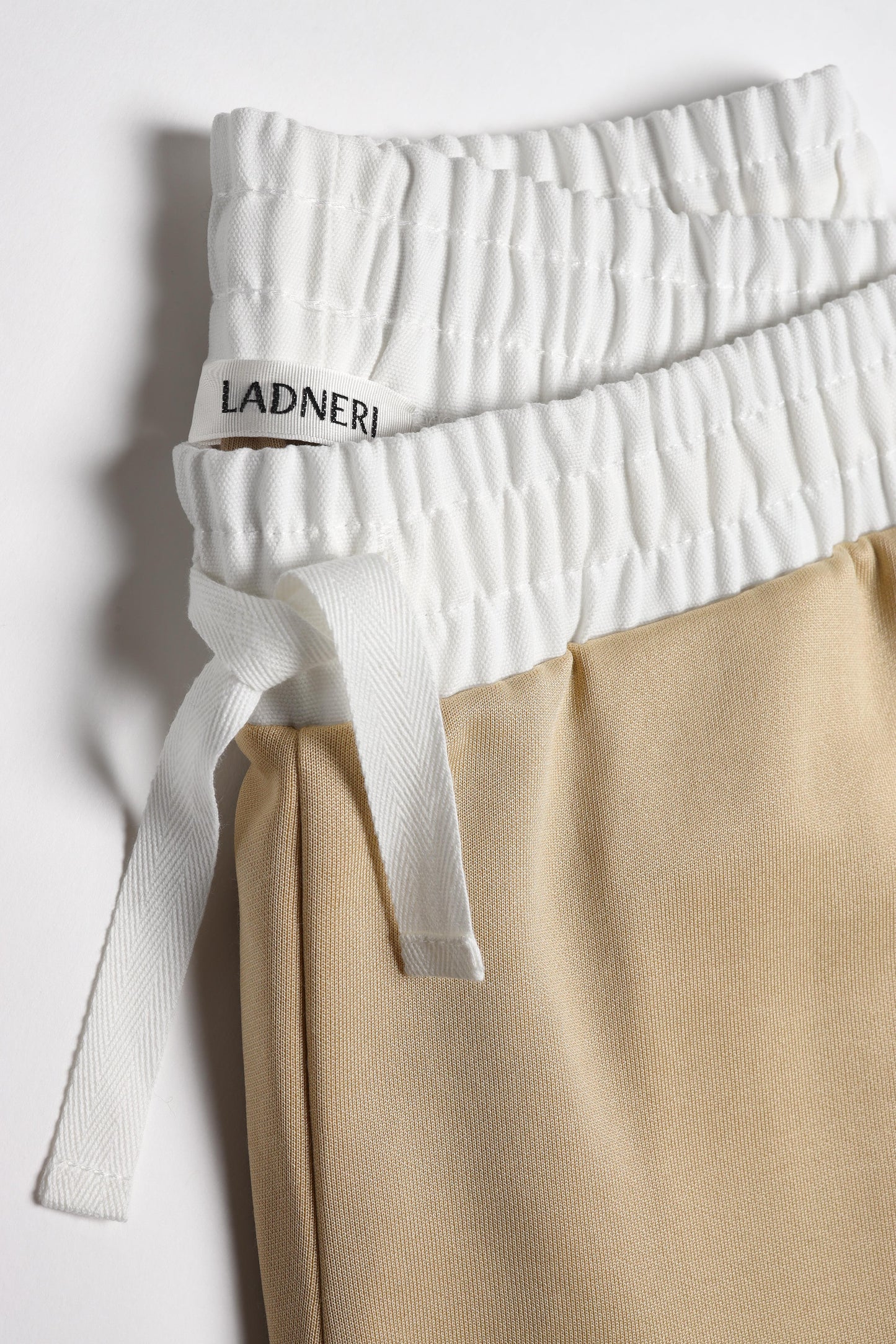 Pants Flores Next in Macadamia