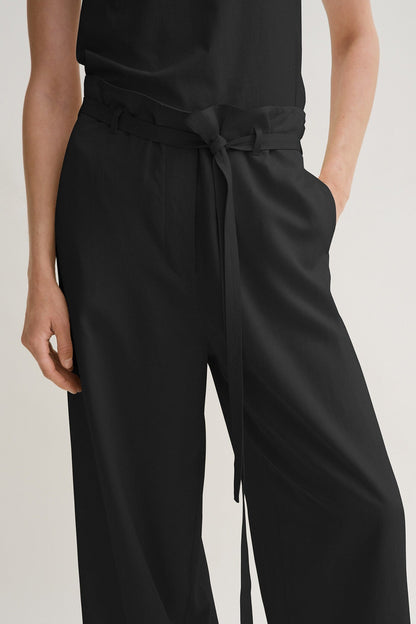 Hose Fluid Tie-Waist in SchwarzToteme - Anita Hass