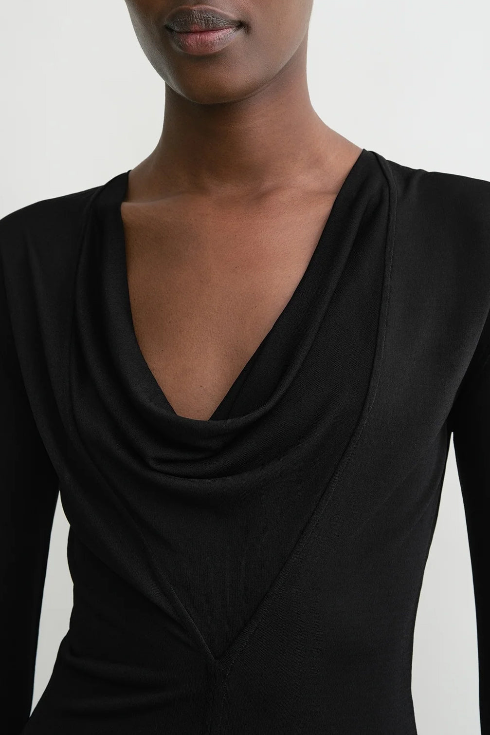 Longsleeve Draped V in SchwarzToteme - Anita Hass