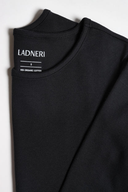 Línea de manga larga en negro