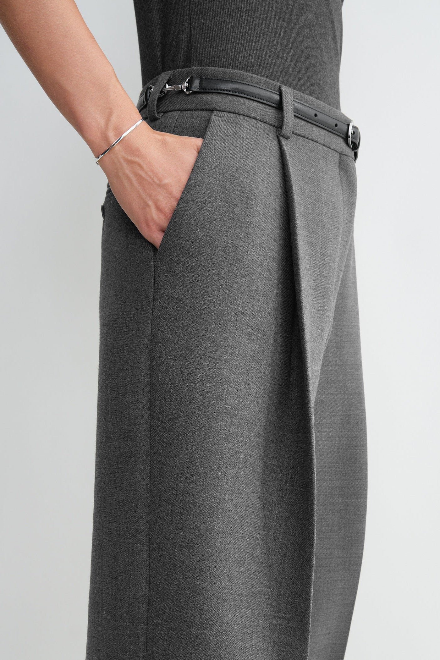 Hose Pleated Straight in Grey Melange