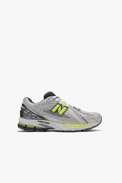 Sneaker 1906R in Silver/Neon Green