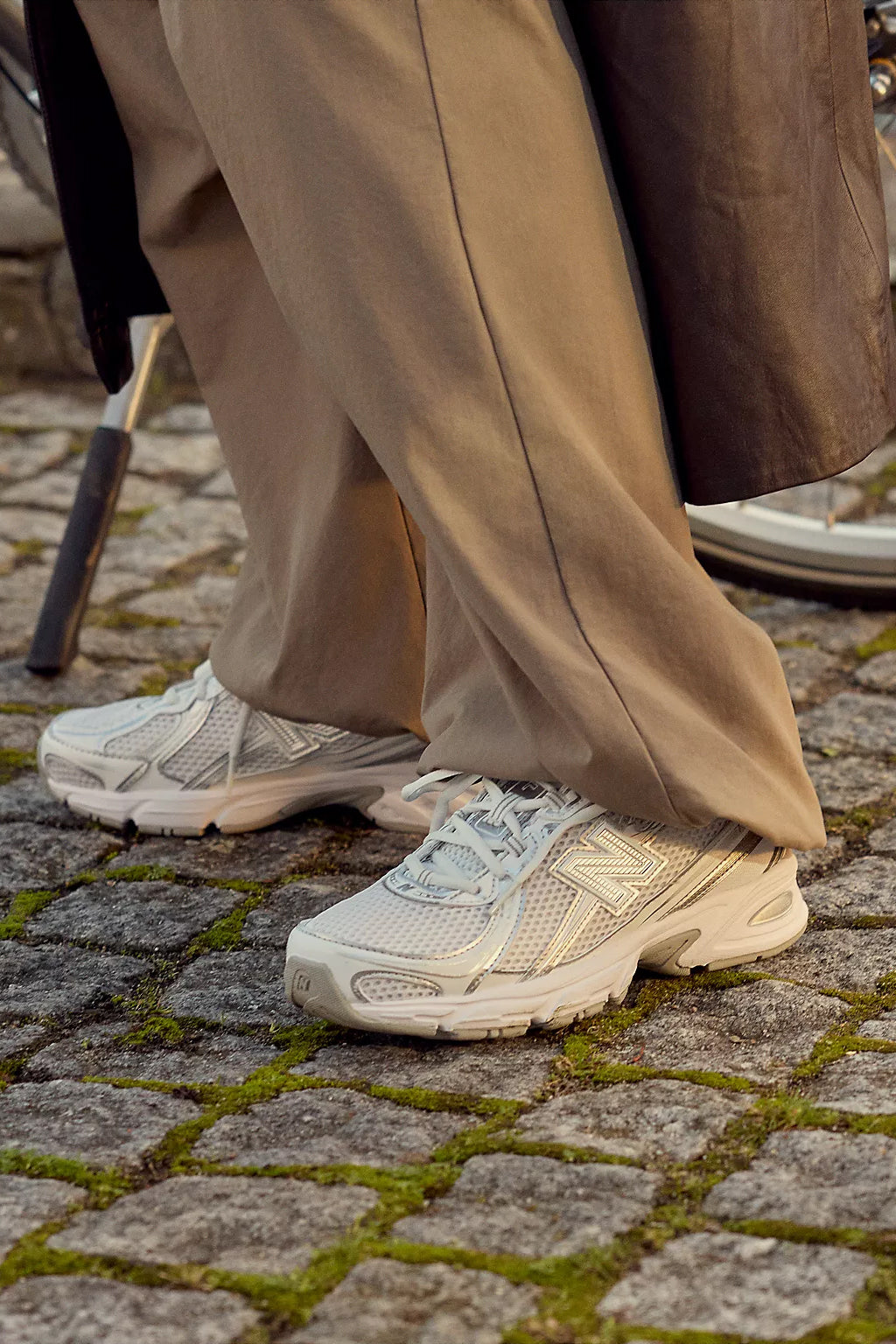 Sneaker 740 in White/Silver Metallic