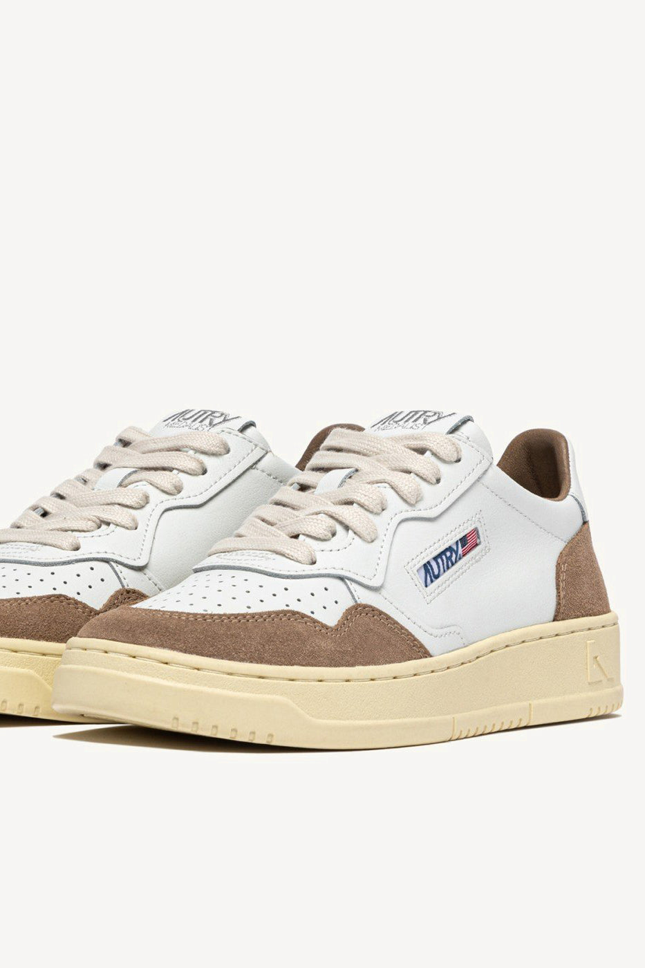 Sneaker Medalist in White/Suede AntilopeAutry - Anita Hass