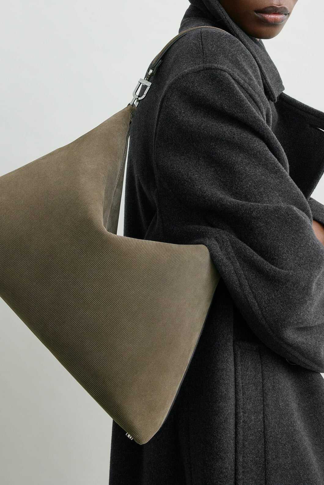 Borsa in velluto a coste Bevel in camoscio taupe scuro