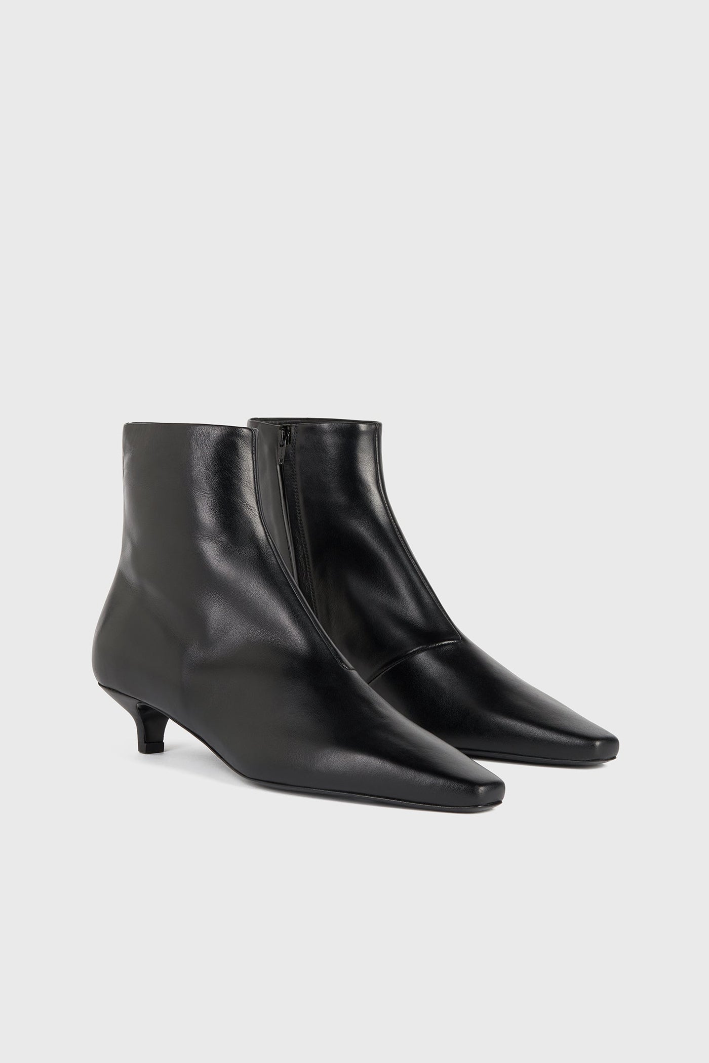 Boots The Slim Ankle in SchwarzToteme - Anita Hass