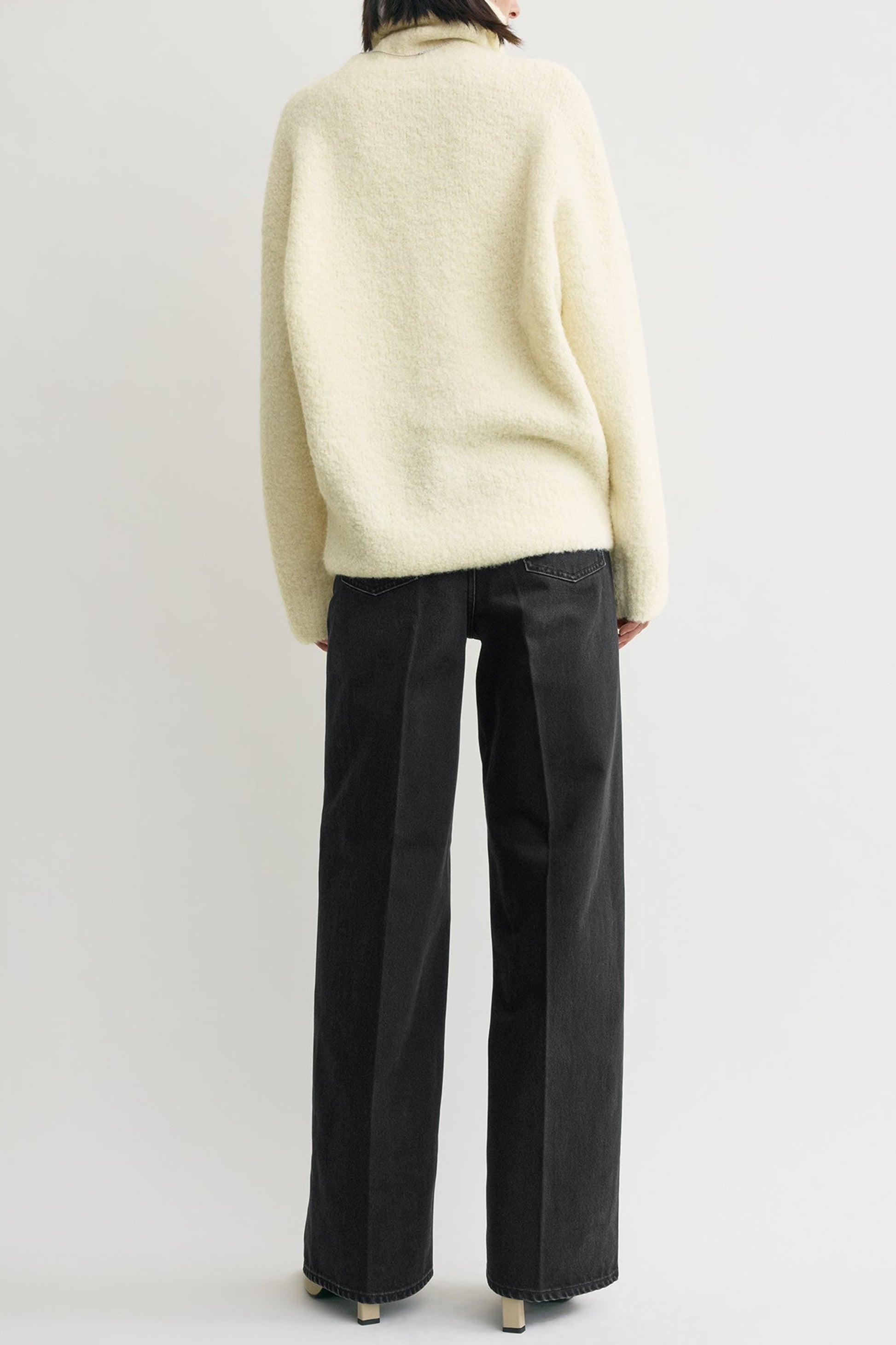 Pullover Bouclé Turtle in MilkToteme - Anita Hass