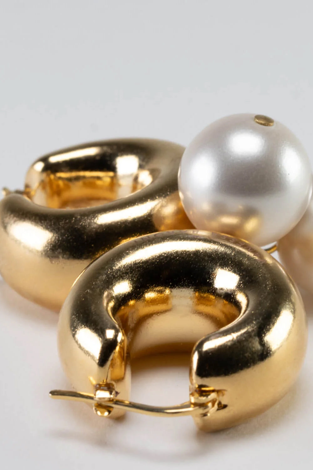 Ohrringe Circlet Pearl in GoldVanessa Baroni - Anita Hass