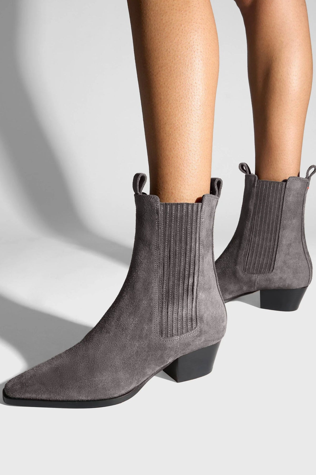 Boots Agata in Suede Taupe Aeyde