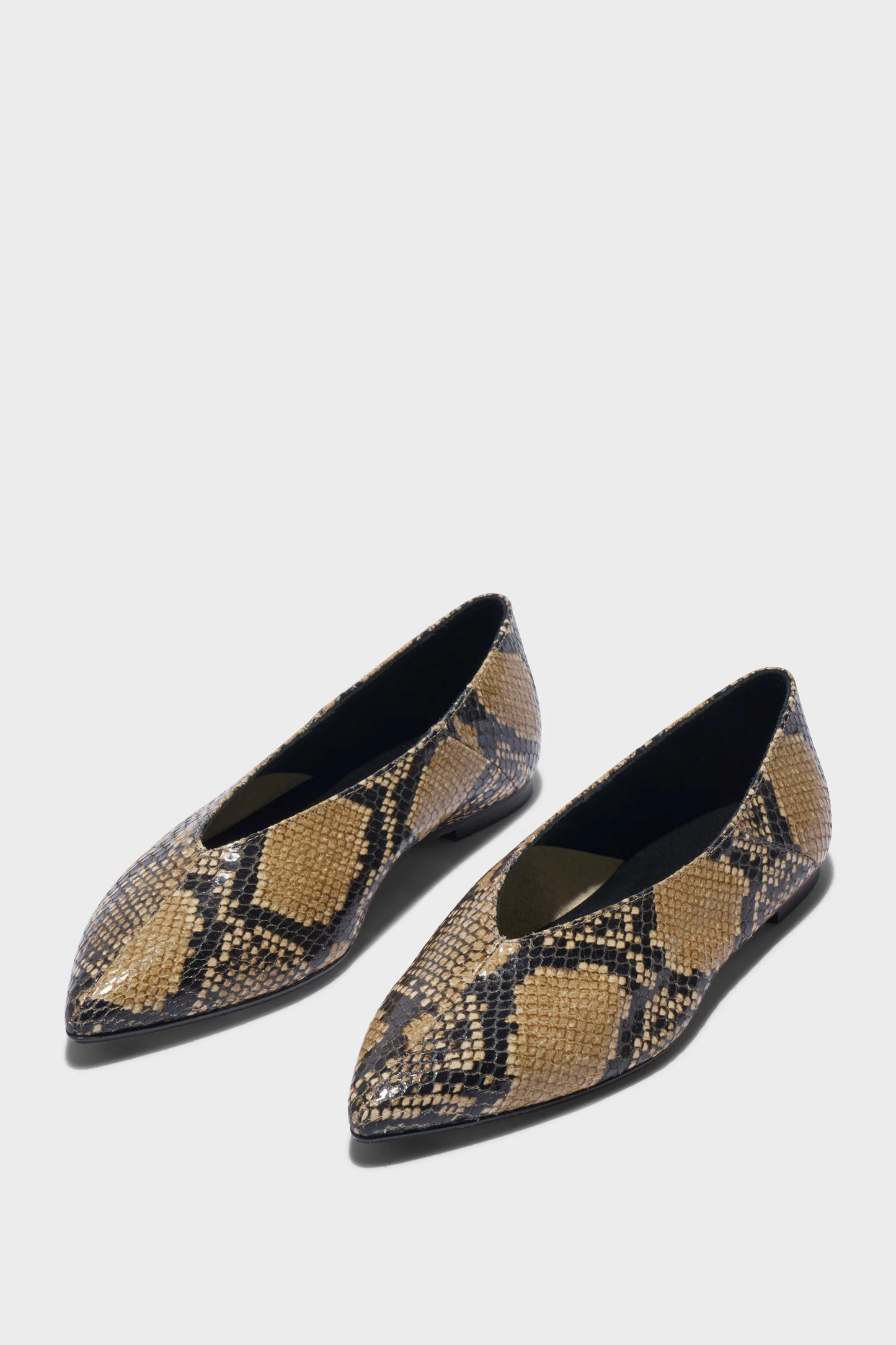 Loafer Moa in Snake Hazelnut