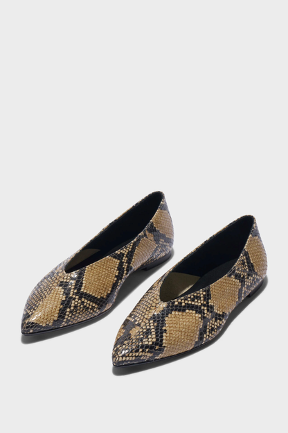 Loafer Moa in Snake Hazelnut