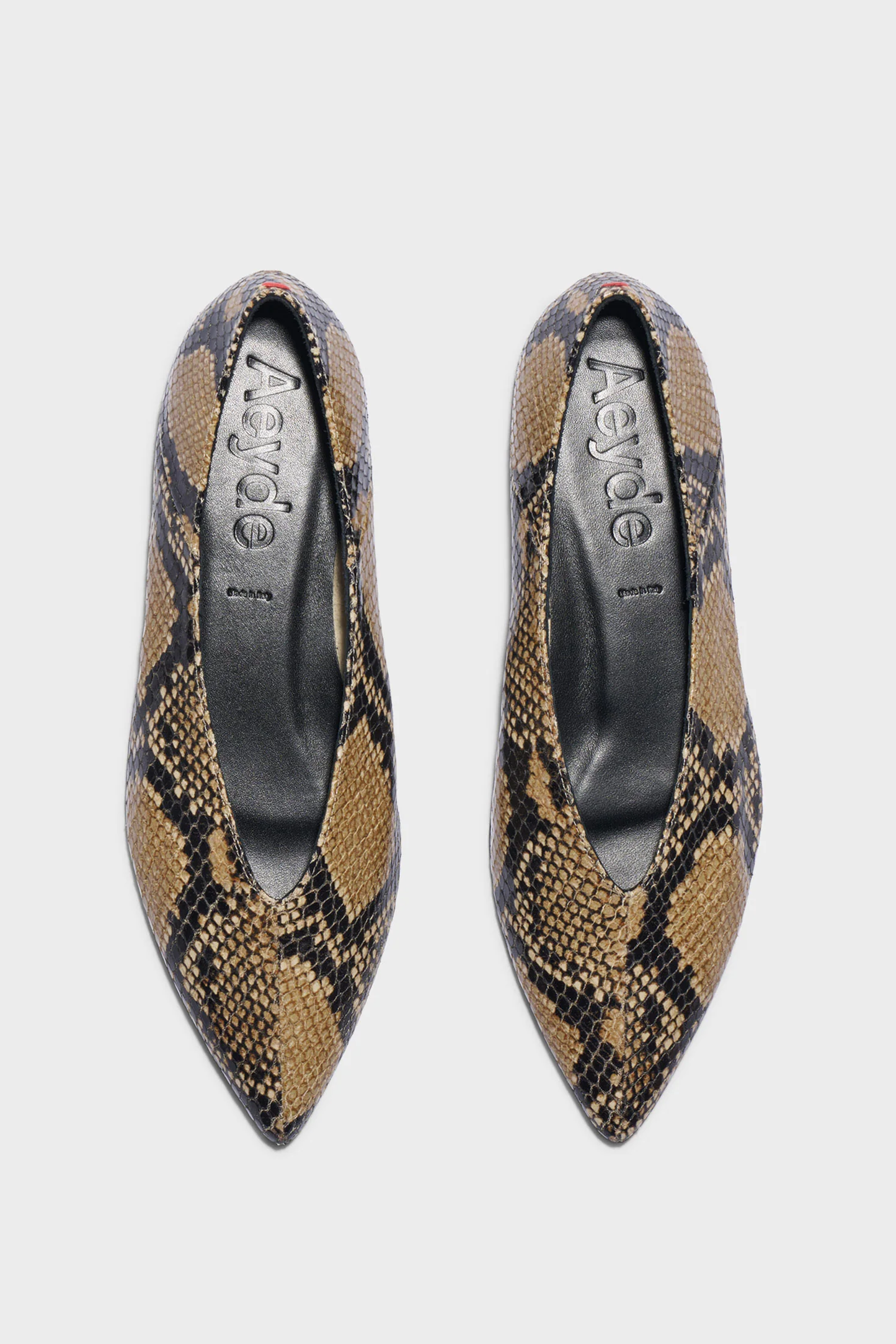 Loafer Moa in Snake Hazelnut