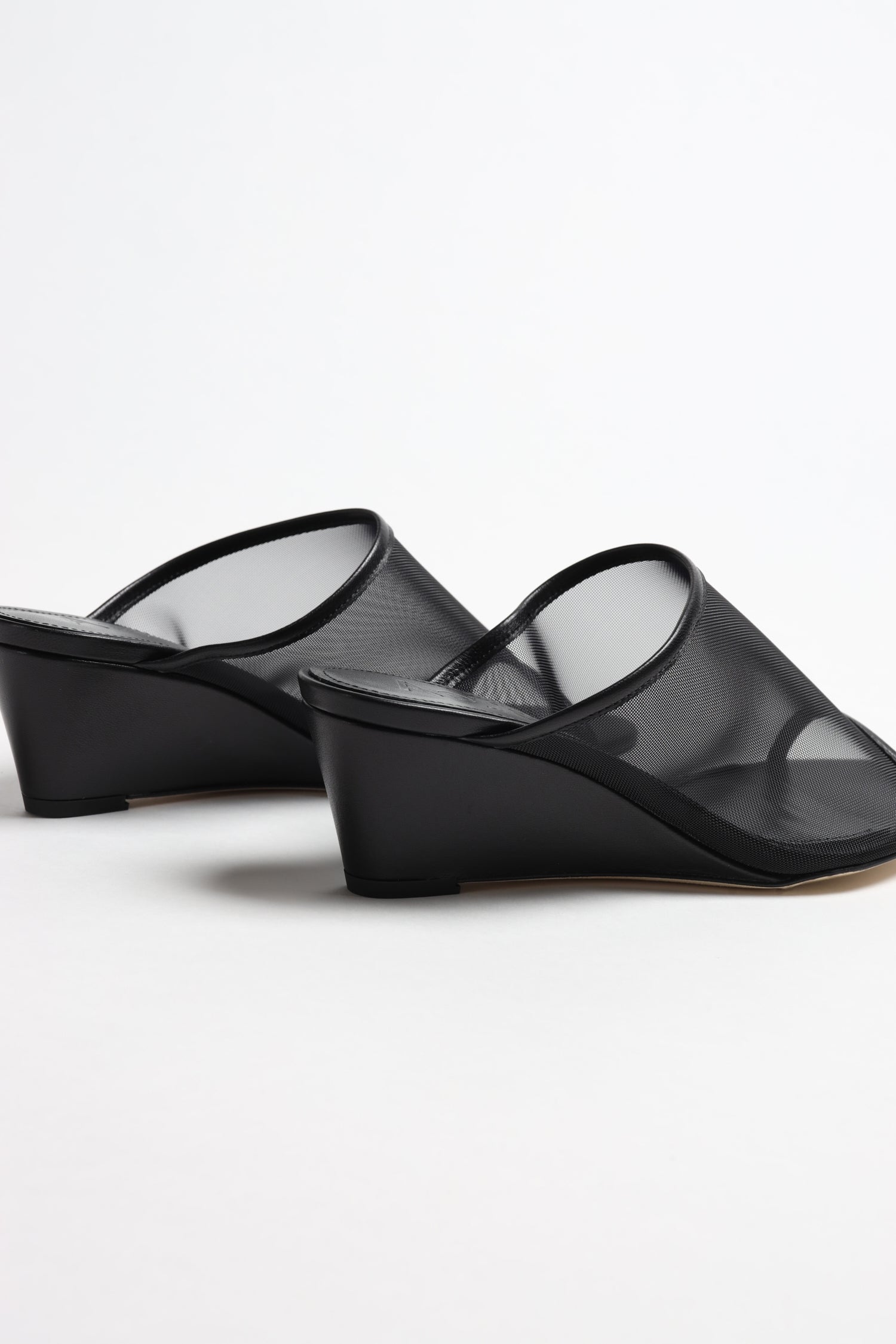 Sandales compensées Suzanne Mesh en noir Aeyde - Anita Hass