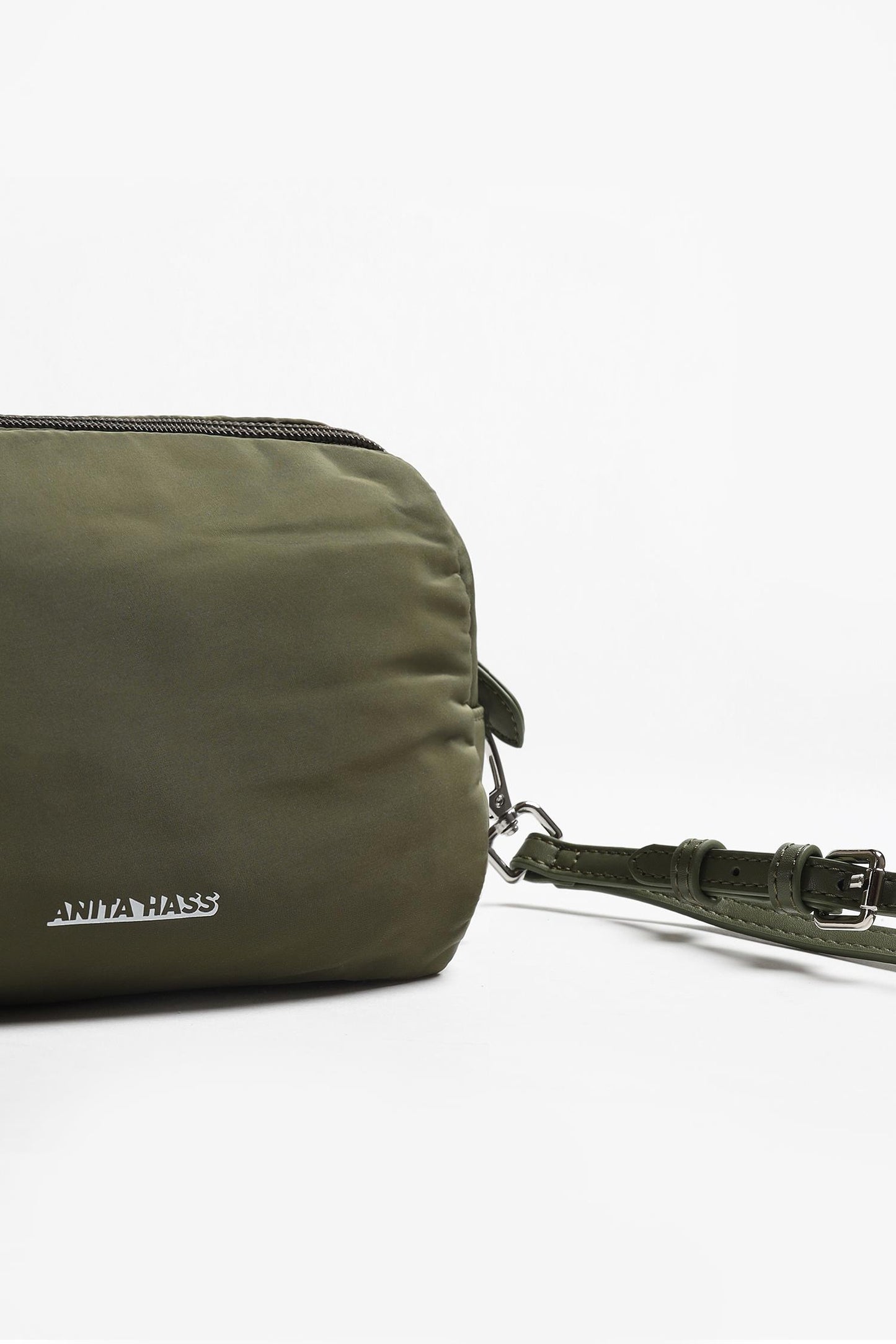 Pouch 'Heart' Large in Oliv NylonAnita Hass - Anita Hass