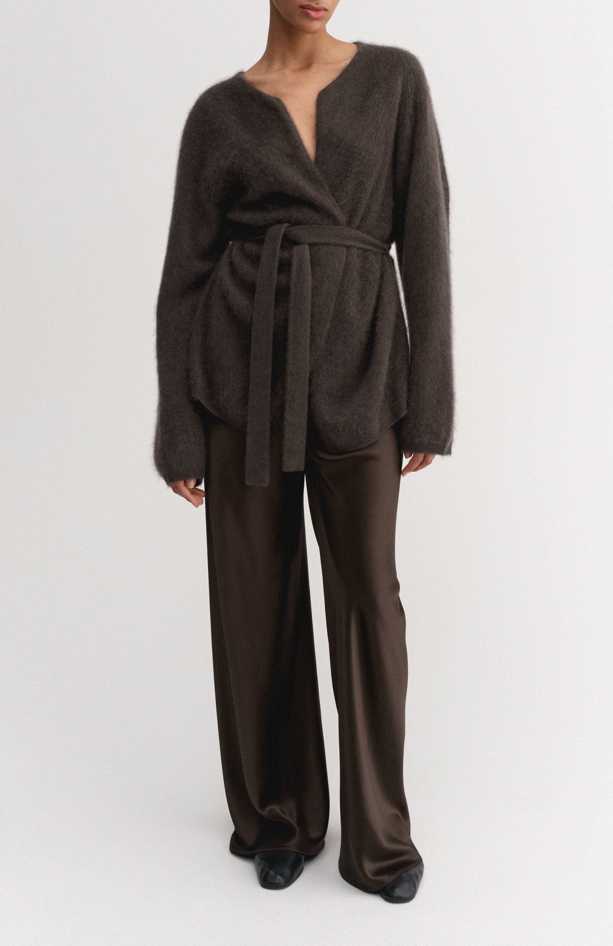 Cardigan Aria in Chocolate Almada Label