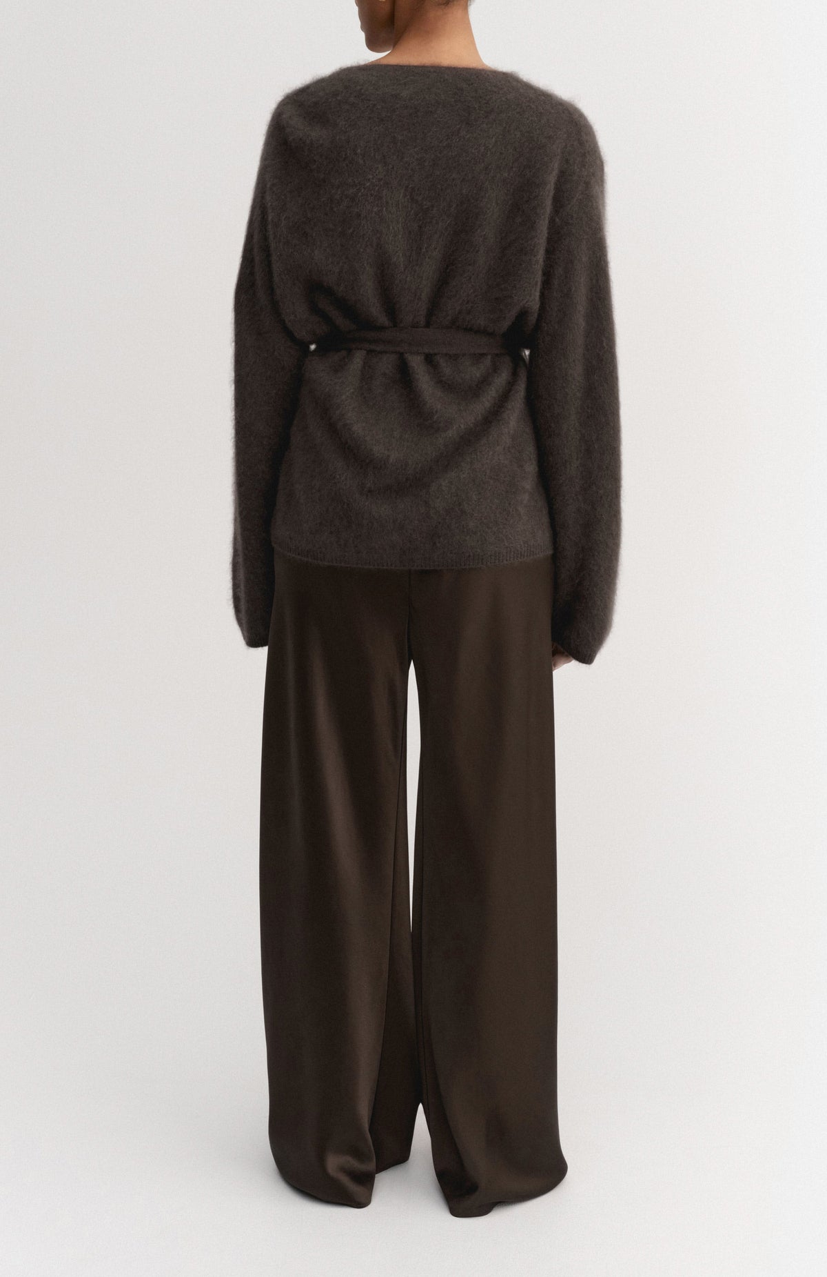 Cardigan Aria in Chocolate Almada Label