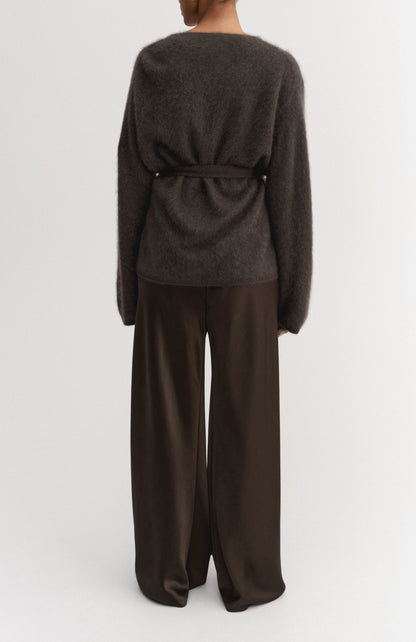 Cardigan Aria in Chocolate Almada Label