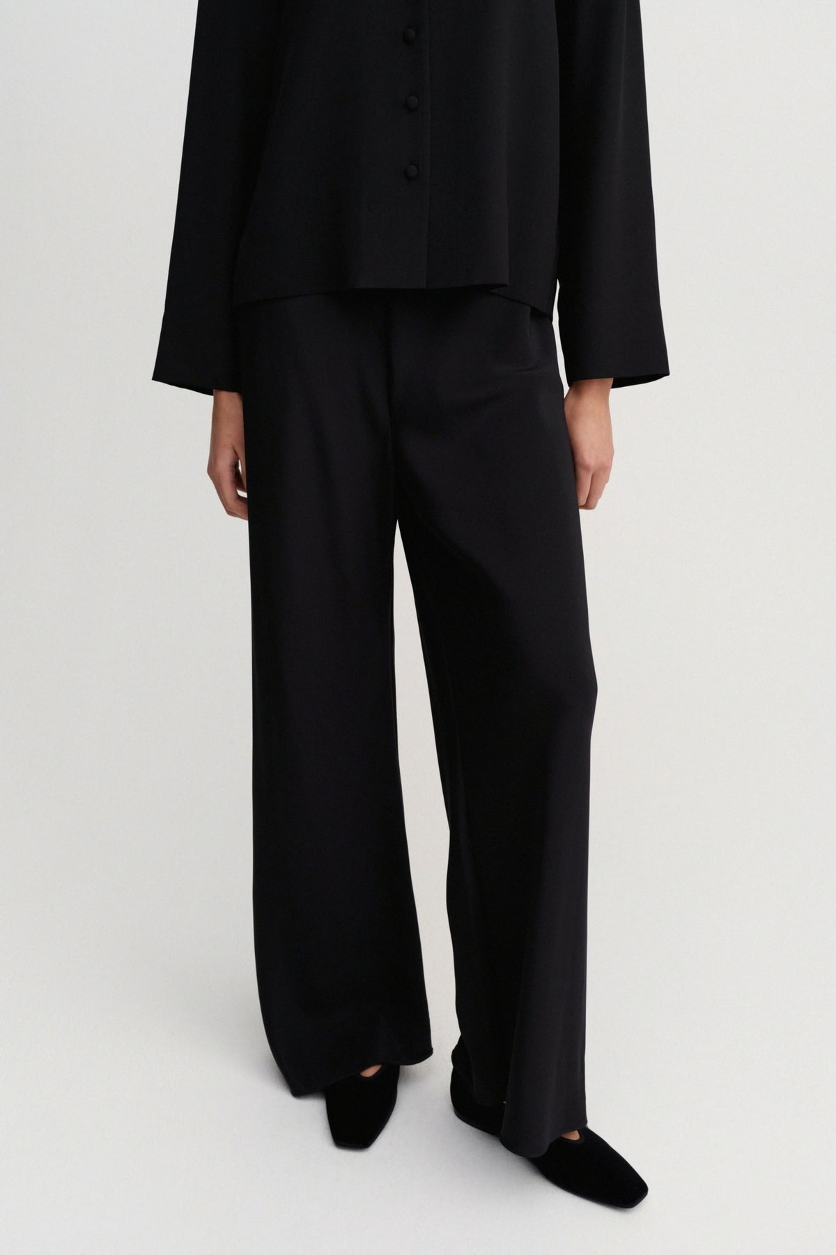 Hose Philine in Schwarz Almada Label
