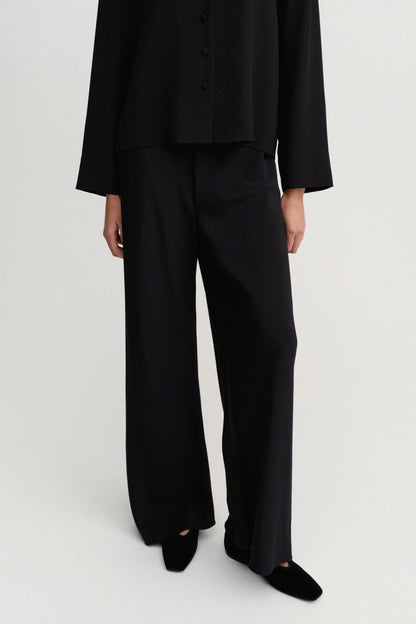 Hose Philine in Schwarz Almada Label
