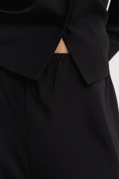 Hose Philine in Schwarz Almada Label