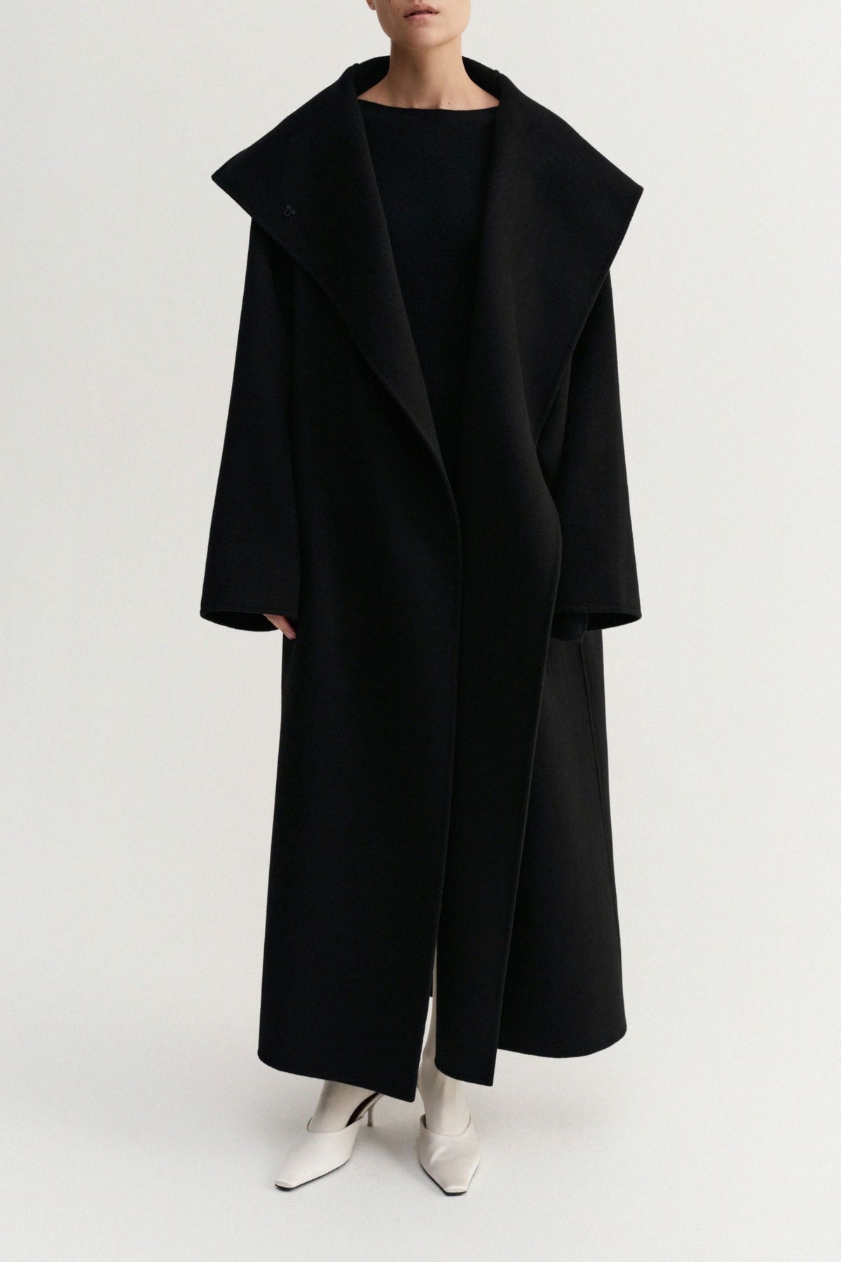 Mantel Thammy in Schwarz Almada Label