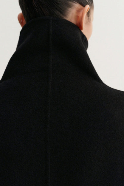 Mantel Thammy in Schwarz Almada Label