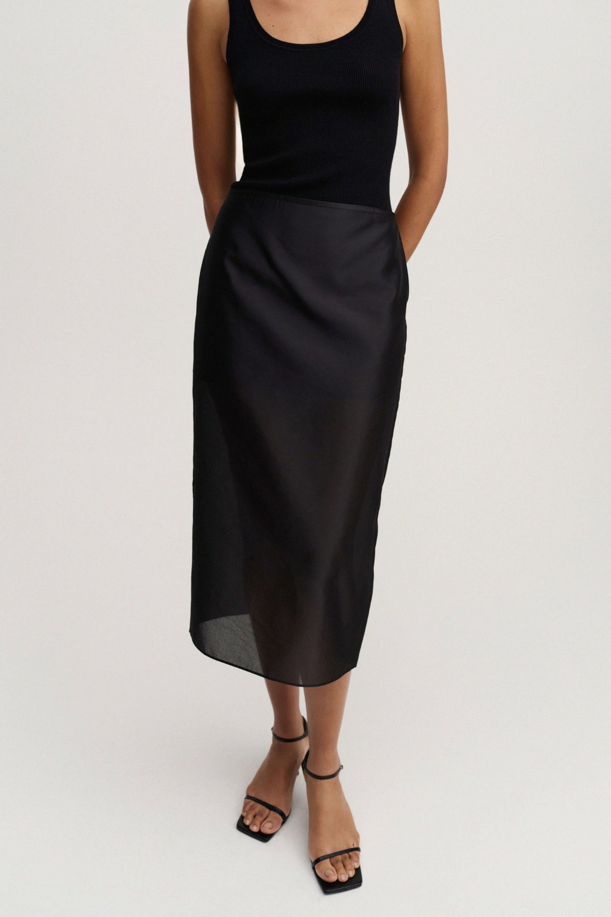 Rock Kiana in Schwarz Almada Label