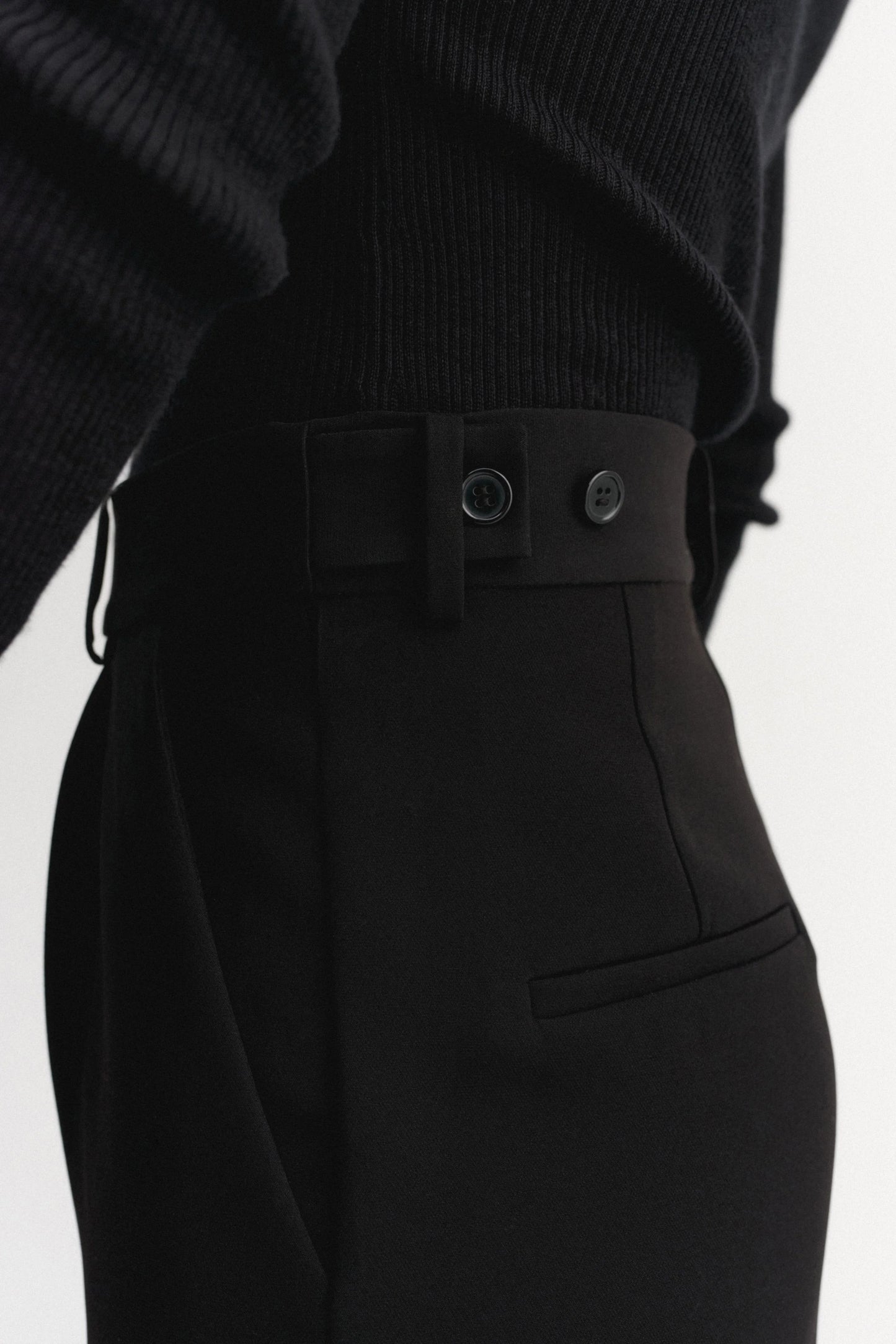 Blair Crepe-short in zwart van Almada Label - Anita Hass