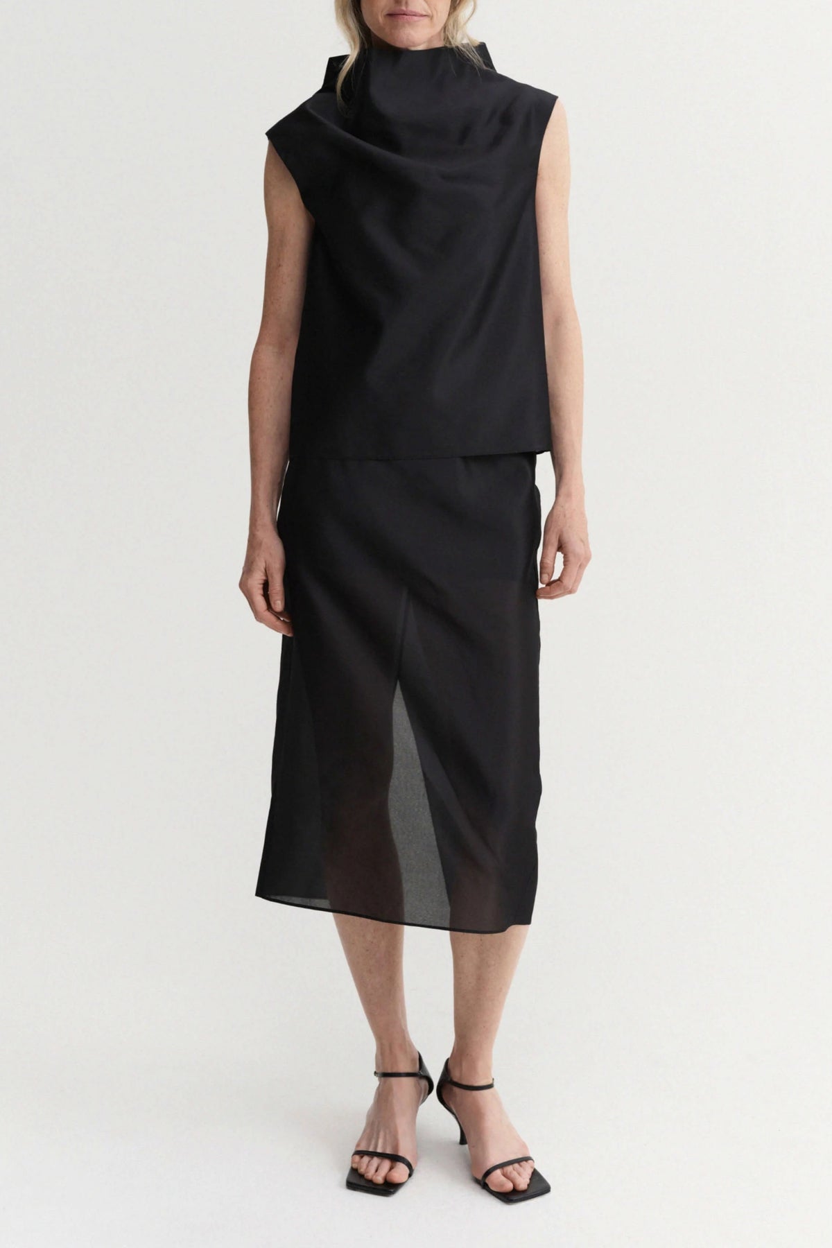 Top Kiera in Schwarz Almada Label