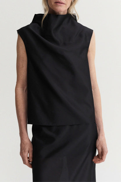 Top Kiera in Schwarz Almada Label