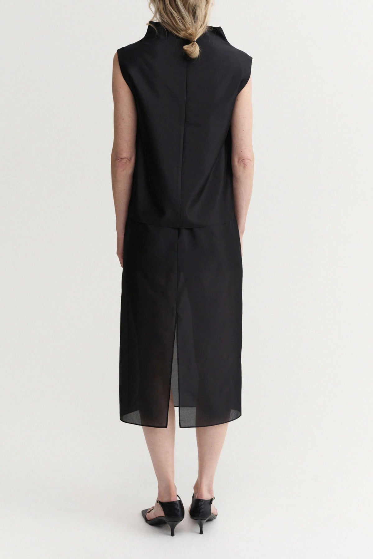 Top Kiera in Schwarz Almada Label