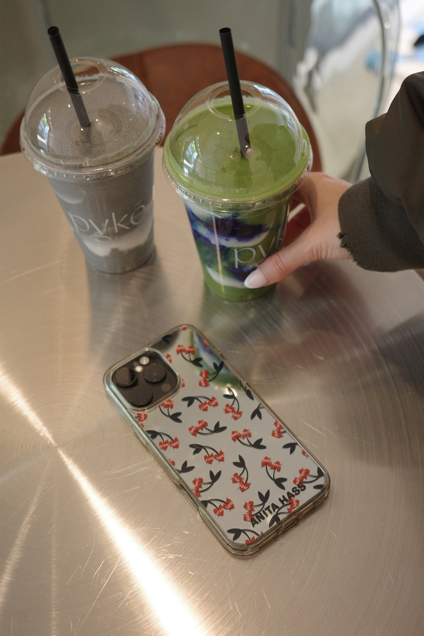 Handyhülle 'Cherry' in MirrorAnita Hass - Anita Hass