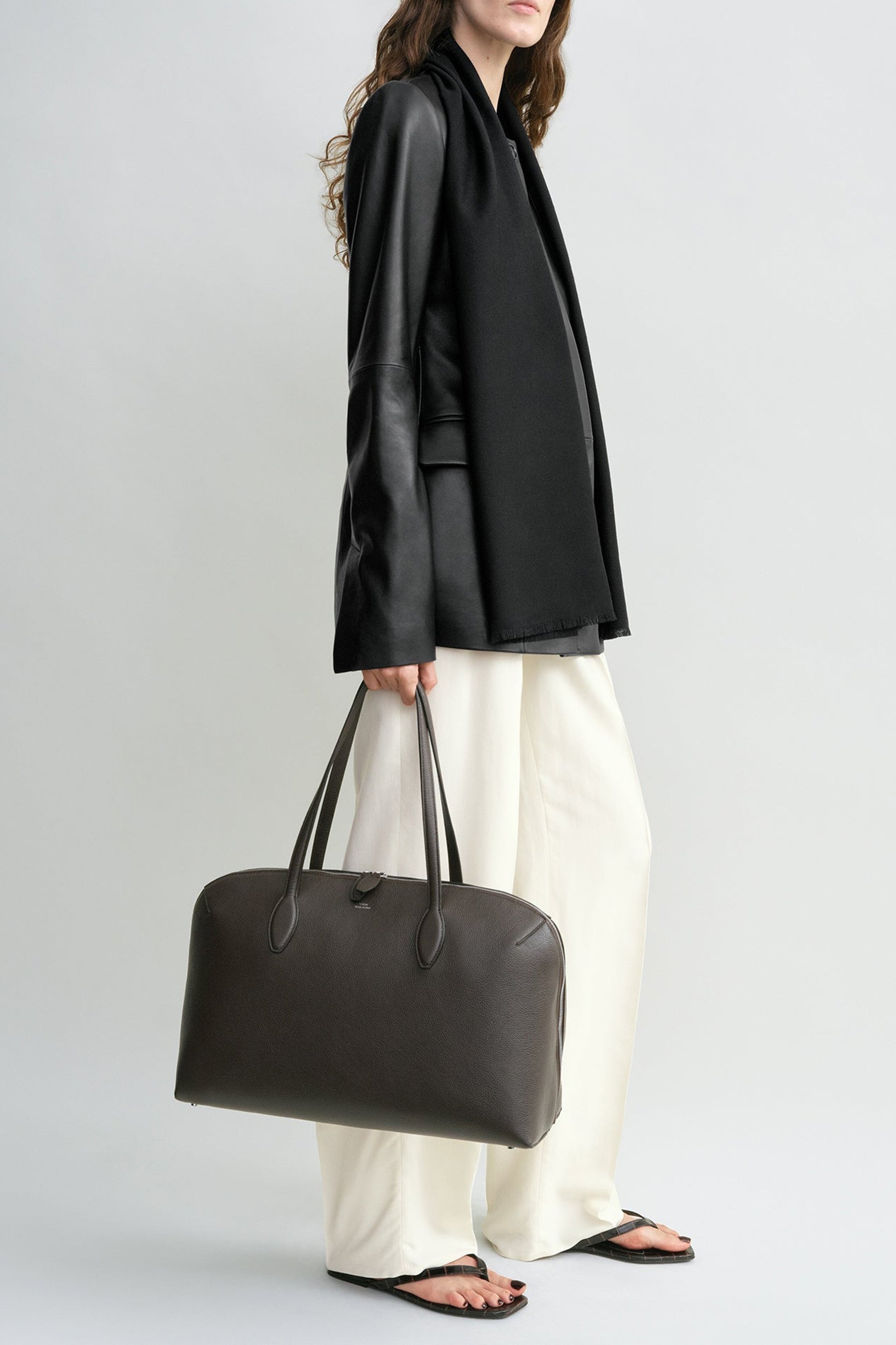 Tasche Day Tote in Dark ChocolateToteme - Anita Hass