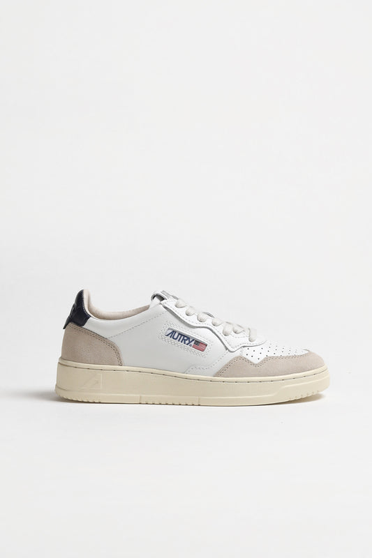 Sneaker Medalist Low Suede in Weiß/Blau Autry