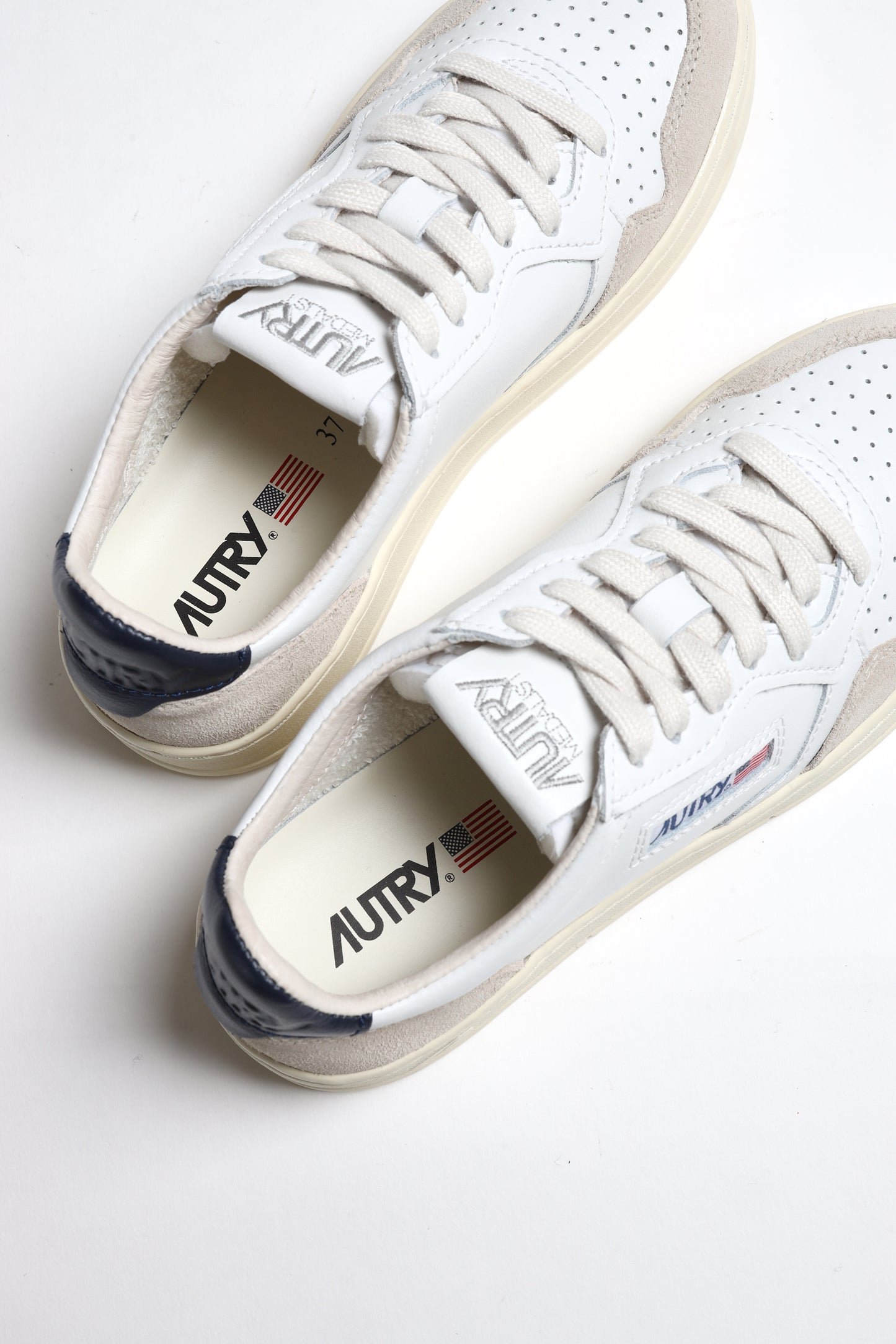 Sneaker Medalist Low Suede in Weiß/Blau Autry