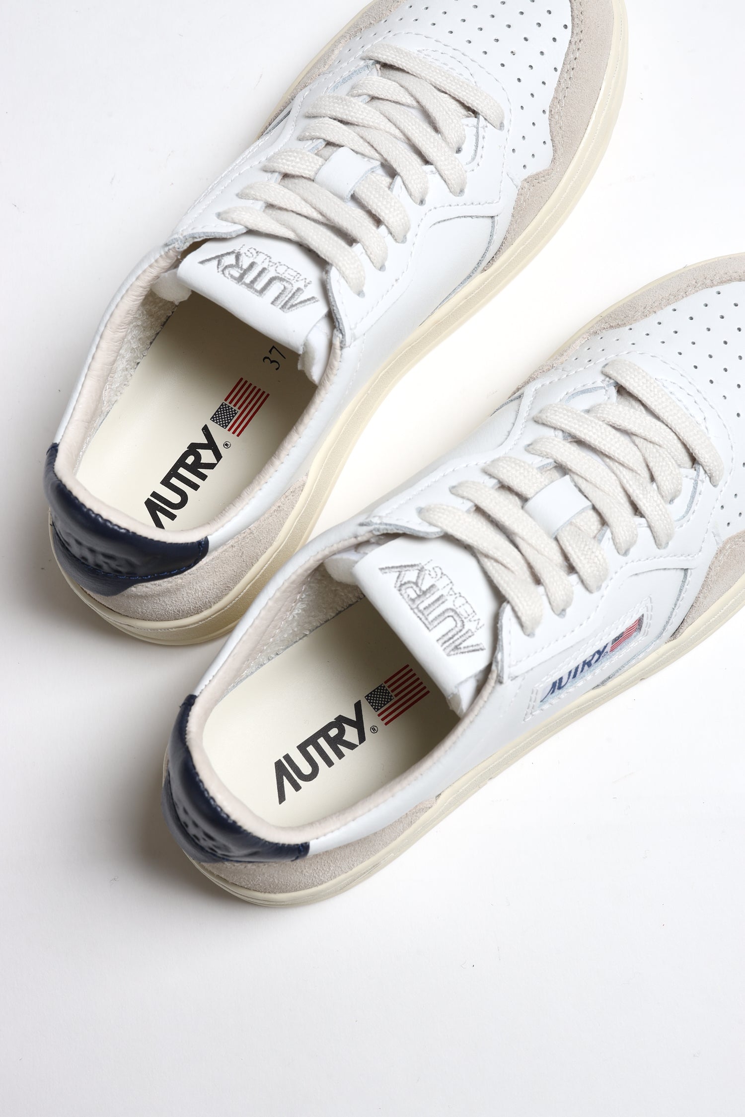 Sneaker Medalist Low Suede in Weiß/Blau Autry