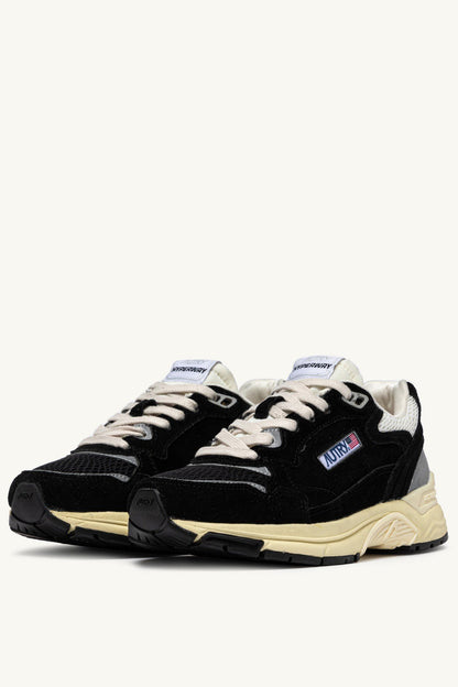 Sneaker Hyperway in Schwarz/Silber Autry