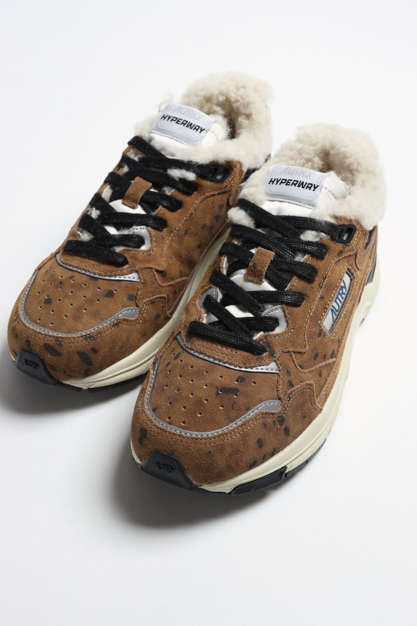 Sneaker Hyperway in Shearling Camel Autry