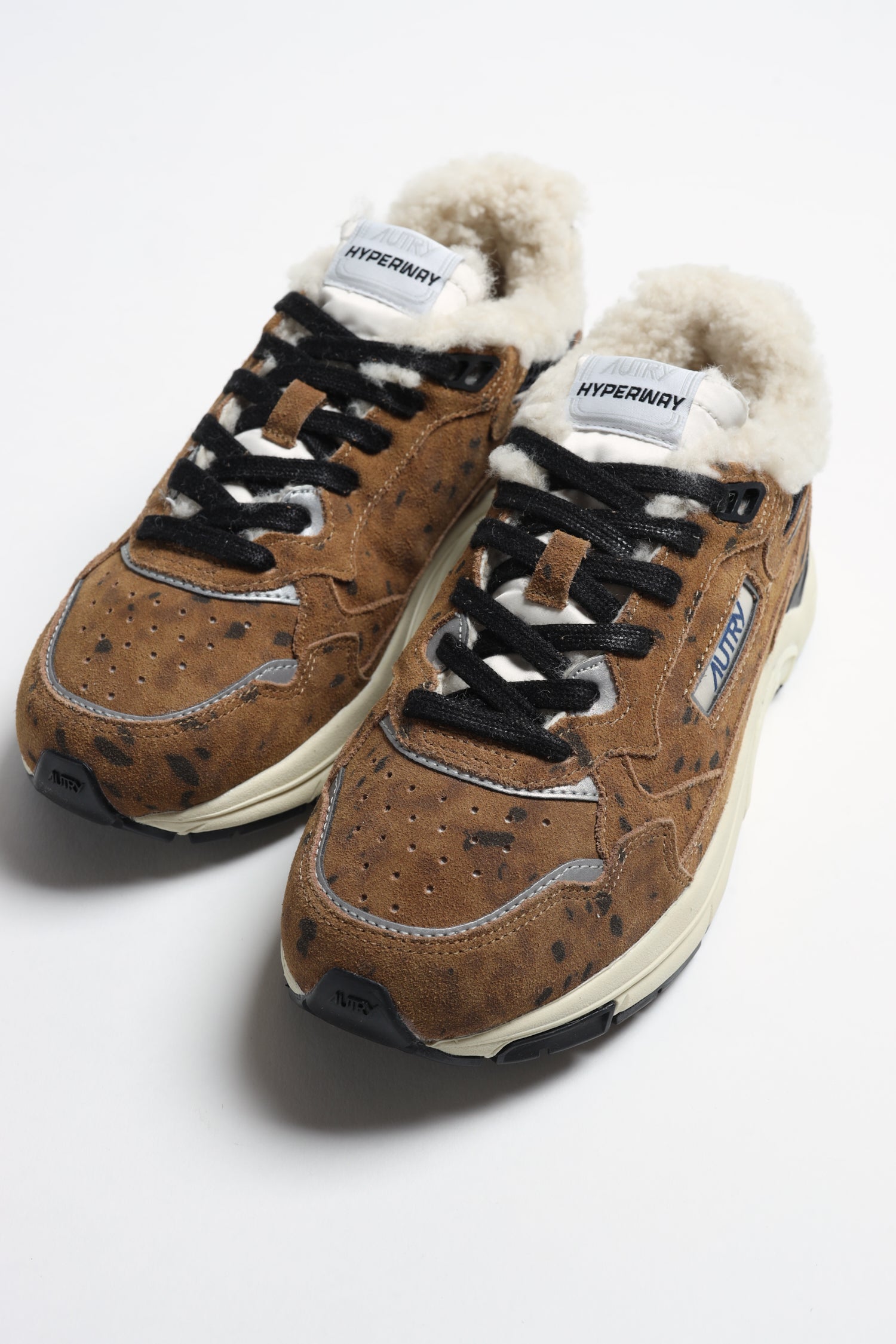 Sneaker Hyperway in Shearling Camel Autry