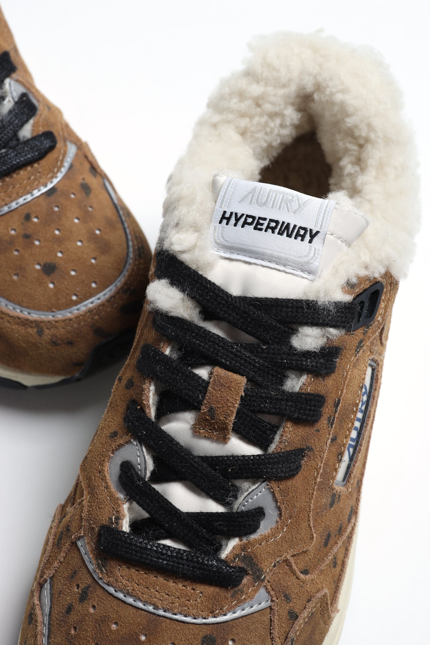 Sneaker Hyperway in Shearling Camel Autry