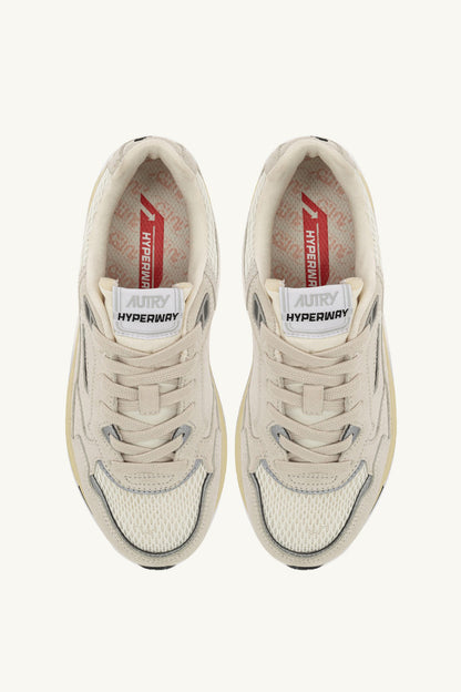 Sneaker Hyperway in Suede White/Silver Autry