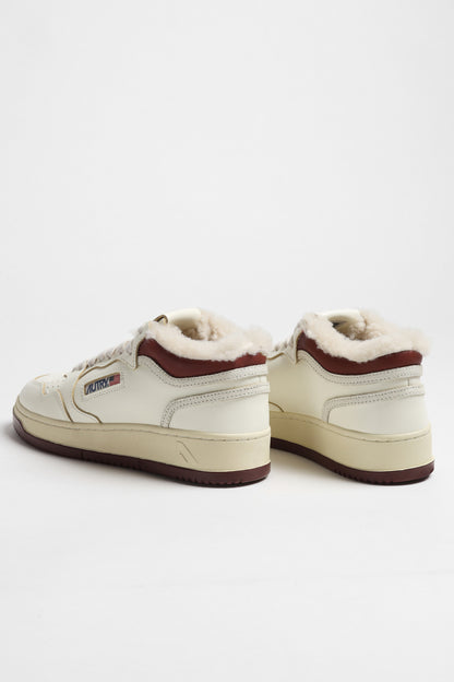 Sneaker Med-Way Shearling in White/Burgund Autry