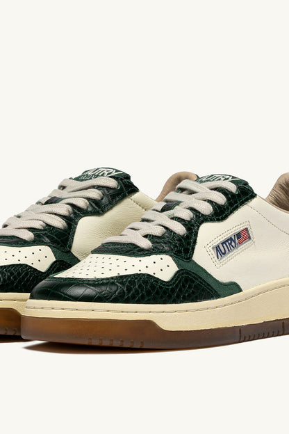 Sneaker Medalist in Marshmallow/Green Autry