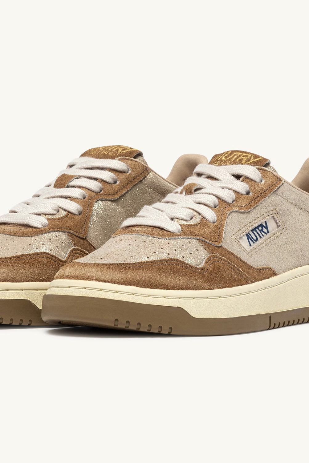 Sneaker Medalist in Platinum/Beige Autry