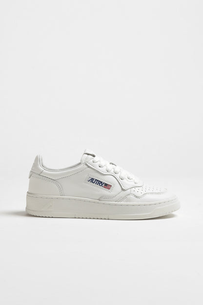 Sneaker Medalist in Solidgoat/Weiß Autry