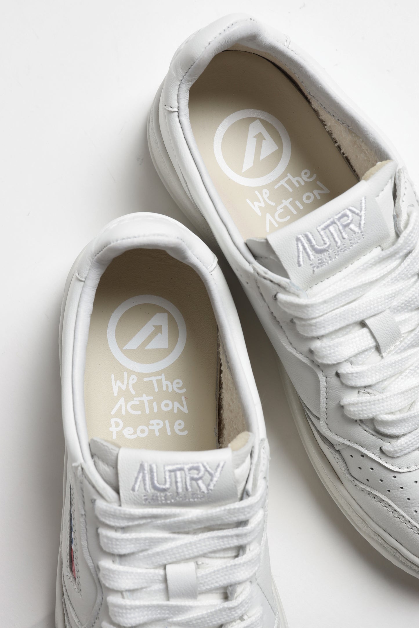 Sneaker Medalist in Solidgoat/Weiß Autry
