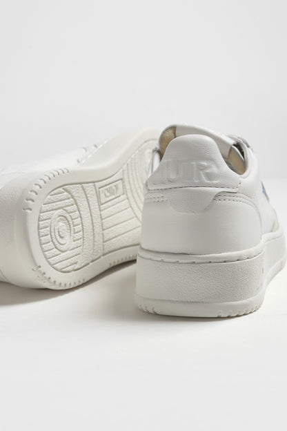 Sneaker Medalist in Solidgoat/Weiß Autry