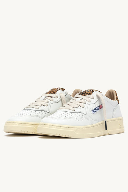 Sneaker Medalist in White/Leopard Autry